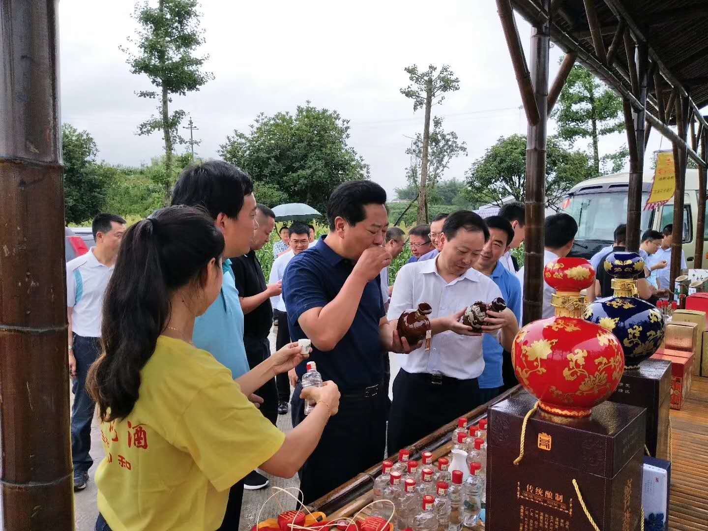 宜賓市委書記劉中伯一行調(diào)研督導(dǎo)“宜長興”鄉(xiāng)村振興戰(zhàn)略工作，關(guān)心民建企業(yè)